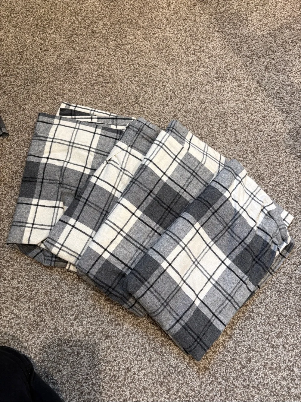 Plaid Flannel Duvet Set in Gray and White